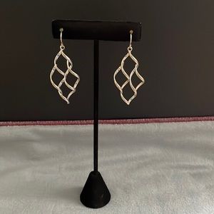 Vintage silver tone dangle earrings. 2”long very light in weight.